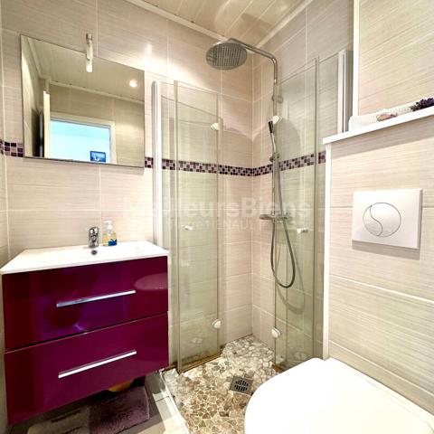 Studio cabine en rez de jardin avec parking privatif et cave