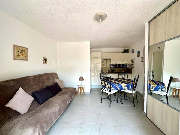 Studio cabine en rez de jardin avec parking privatif et cave