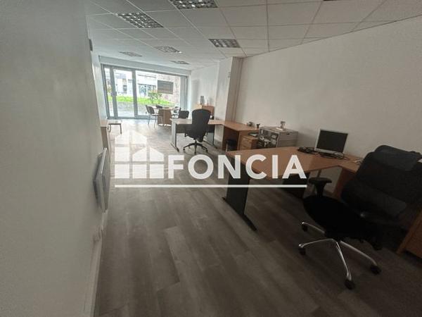 Location Local commercial 2 pièces 80 m² - 20 RUE LEON BLUM Villeurbanne 69100