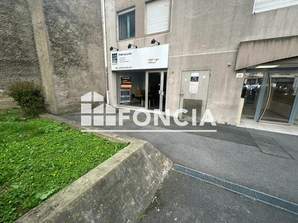 Location Local commercial 2 pièces 80 m² - 20 RUE LEON BLUM Villeurbanne 69100