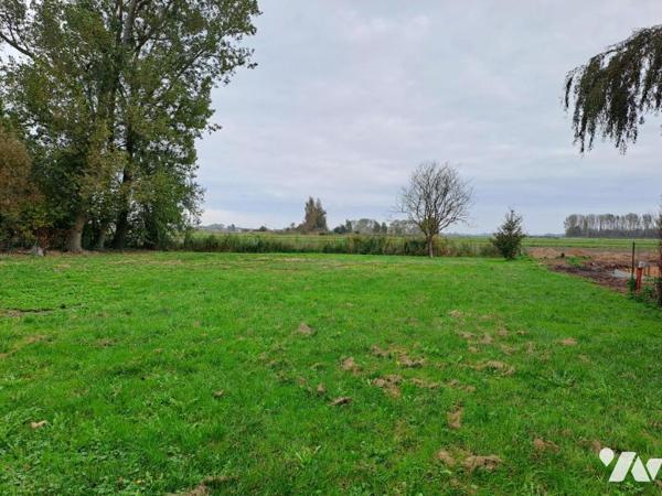  Sur 2217 m²,    a proximité accès autoroute