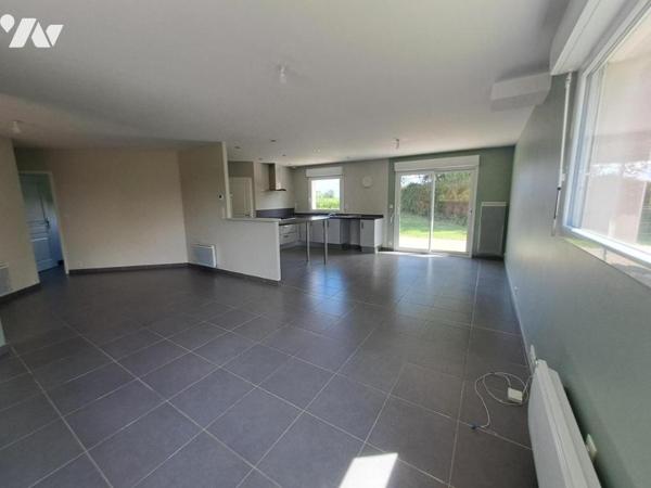  Sur 2217 m²,    a proximité accès autoroute