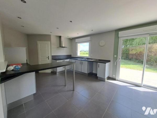  Sur 2217 m²,    a proximité accès autoroute