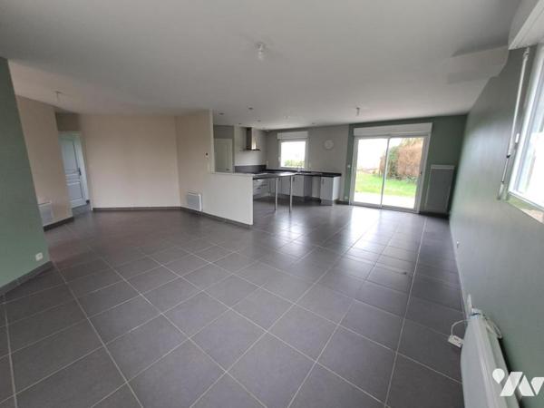  Sur 2217 m²,    a proximité accès autoroute