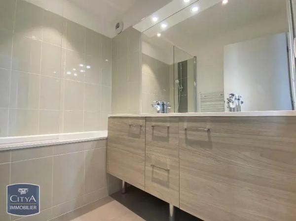 Appartement à louer 4 pièces 93.56m² Nantes (44000)