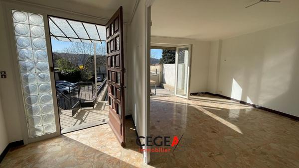 Appartement 93.20 m2, 3 chambres, plein centre - ...