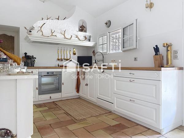 Maison en pierre de 130m² avec piscine sur 1064m² de terrain à Figanière (83830)