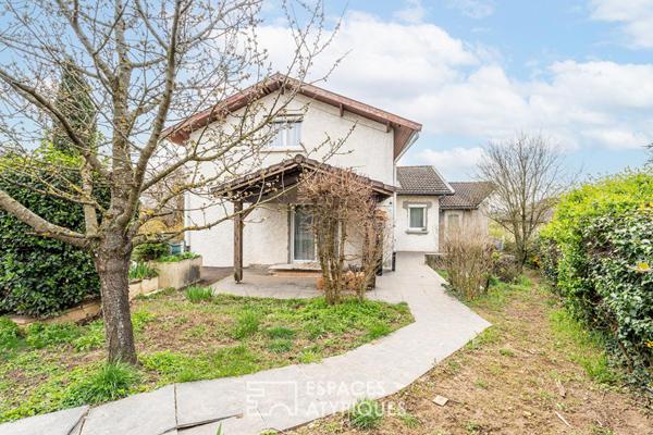 Maison au fond d’une impasse avec piscine