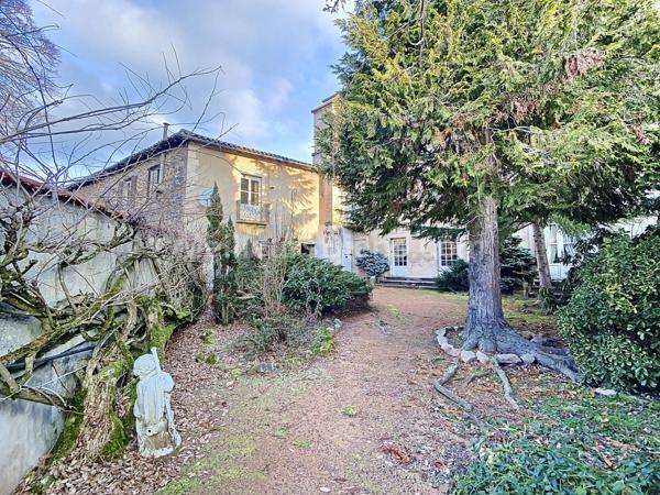 Maison bourgeoise avec grandes dépendances et caves