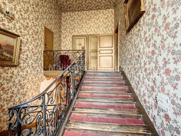 Maison bourgeoise avec grandes dépendances et caves