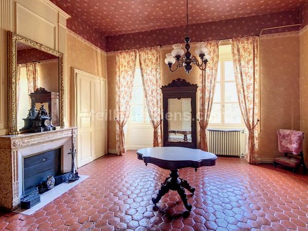 Maison bourgeoise avec grandes dépendances et caves