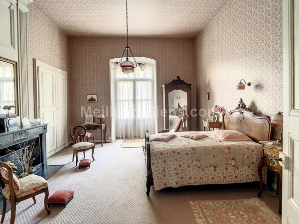 Maison bourgeoise avec grandes dépendances et caves