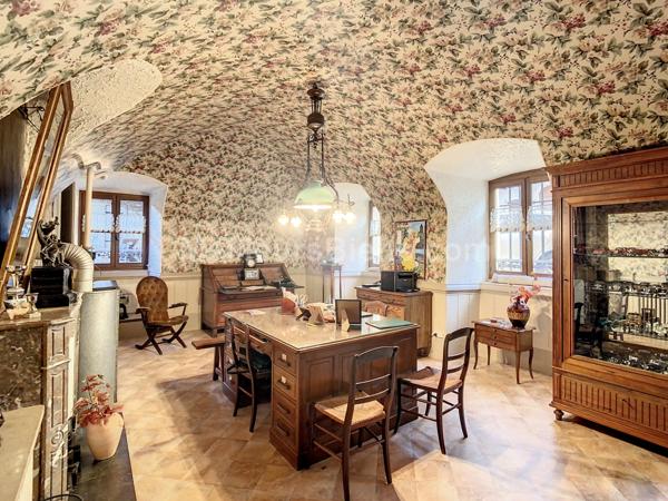 Maison bourgeoise avec grandes dépendances et caves