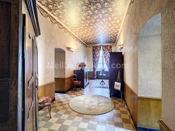 Maison bourgeoise avec grandes dépendances et caves