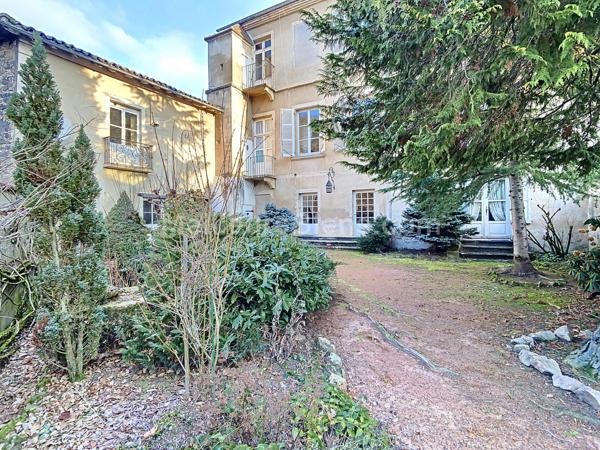 Maison bourgeoise avec grandes dépendances et caves