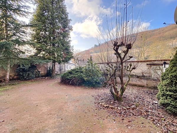 Maison bourgeoise avec grandes dépendances et caves