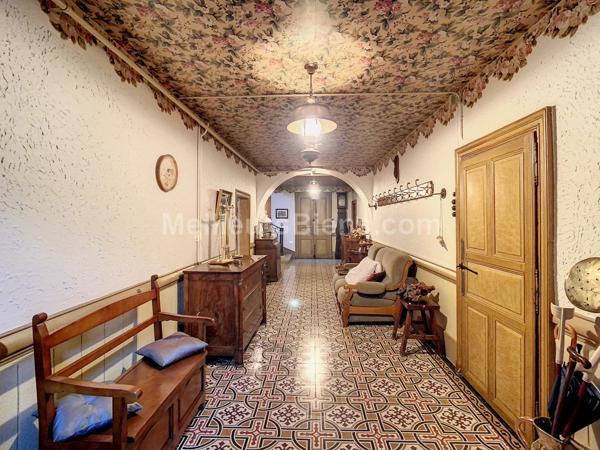 Maison bourgeoise avec grandes dépendances et caves