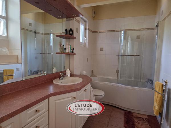 BOUGUENAIS PROCHE REZE : rénovation de charme, 92 m², 3 chambres, plain pied !
