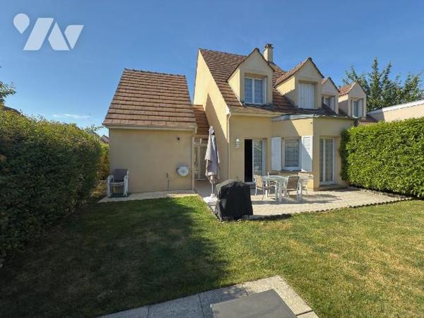 Dans quartier pavillonnaire calme à PLESSIS LE ROI, proche de toutes commodités, maison d'env. ...