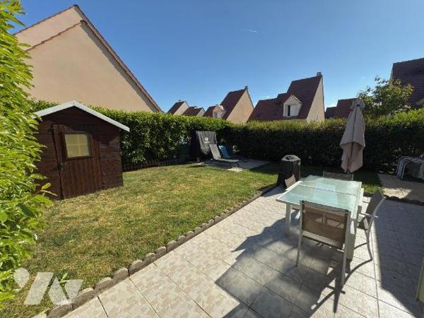 Dans quartier pavillonnaire calme à PLESSIS LE ROI, proche de toutes commodités, maison d'env. ...