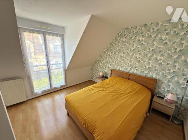 Dans quartier pavillonnaire calme à PLESSIS LE ROI, proche de toutes commodités, maison d'env. ...