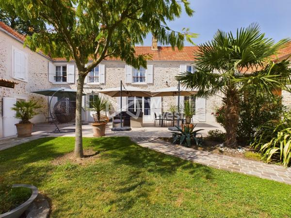 EXCEPTIONNEL CORP DE FERME ENTIEREMENT RENOVE