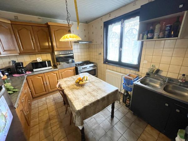 Maison F6 sur sous sol avec terrain, garage, parking