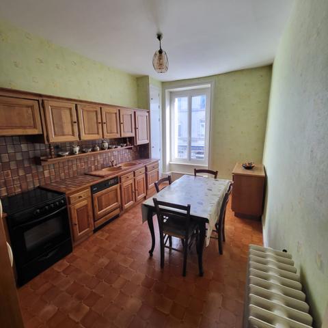 Appartement RIOM-ES-MONTAGNES. Riom es Montagnes (15400)