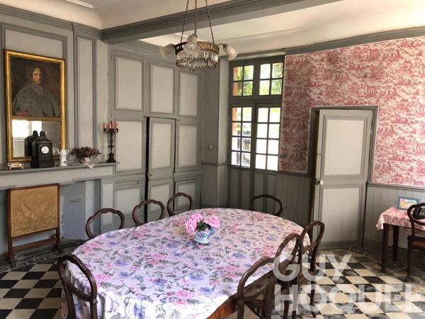 Maison de Maître 10 pièce(s) jardin, garage, bûcher.