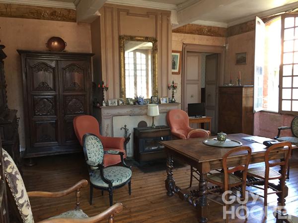 Maison de Maître 10 pièce(s) jardin, garage, bûcher.