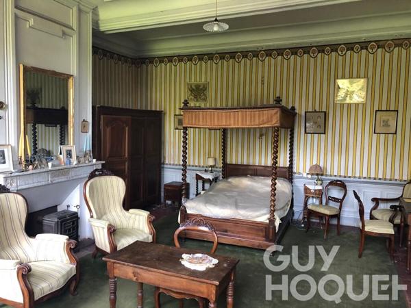 Maison de Maître 10 pièce(s) jardin, garage, bûcher.