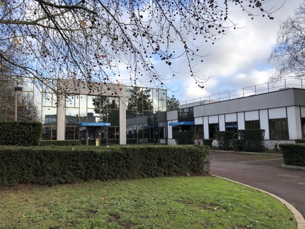 Bureaux à louer à Tremblay-en-France divisibles dès 340 m² accès RER B