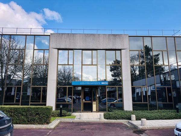 Bureaux à louer à Tremblay-en-France divisibles dès 340 m² accès RER B