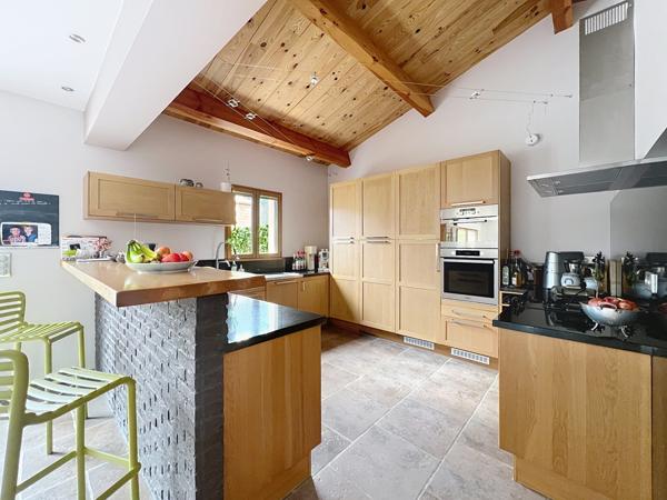 Sud Ardèche / Les Vans : Villa contemporaine avec piscine et dépendance - accès privé à la rivière.