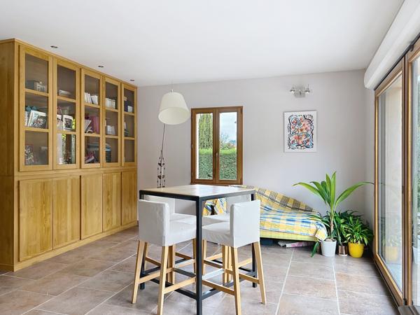 Sud Ardèche / Les Vans : Villa contemporaine avec piscine et dépendance - accès privé à la rivière.