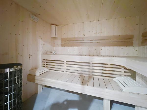 Sud Ardèche / Les Vans : Villa contemporaine avec piscine et dépendance - accès privé à la rivière.