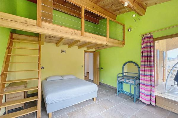 Sud Ardèche / Les Vans : Villa contemporaine avec piscine et dépendance - accès privé à la rivière.