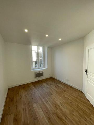 Appartement Bordeaux - 2 pièce(s) - 63.0 m2 , Bordeaux