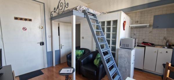 Studio à Aix-les-Bains avec vue sur montagne.