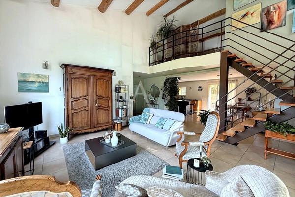 Bien rare à Istres- Maison de charme, piscine et potentiel constructible