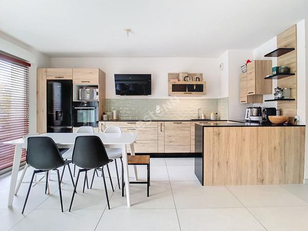 Appartement 4 pièces de 90 m² situé sur Annecy-Le-Vieux, avec une spacieuse terrasse, un jardin, un garage et une cave