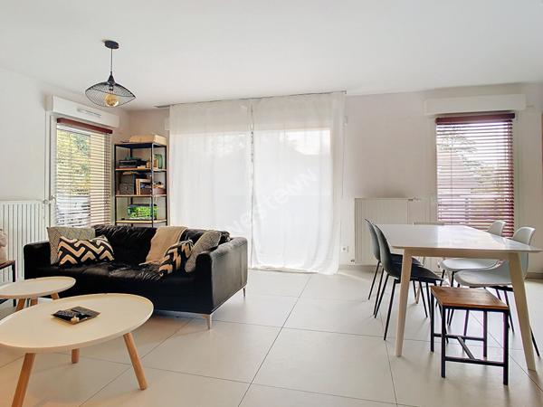 Appartement 4 pièces de 90 m² situé sur Annecy-Le-Vieux, avec une spacieuse terrasse, un jardin, un garage et une cave