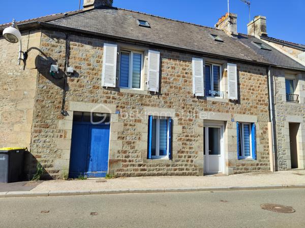 35460  - MAEN ROCH Nadège Garavaglia BSK Immobilier vous propose cette maison aux volumes généreux et fort potentiel d'évolution au cœur du bourg.

Au rez-de-chaussée : L'entrée s'ouvre sur un séjour chaleureux, idéal pour vos moments de partage. Vous trouverez également une cuisine indépendante, une salle de bain avec WC, ainsi qu'une arrière-cuisine.

Au premier étage : Un grand palier lumineux, parfait pour y installer un espace bureau ou un coin lecture, dessert l'espace nuit. Celui-ci se compose de trois belles chambres, dont une suite parentale privative avec sa propre salle d'eau (douche) et WC.

Au deuxième étage : Les combles aménagés révèlent une quatrième très grande chambre.

À l’extérieur, la maison dispose d'un espace terrasse bien exposé, idéal pour vos déjeuners d'été sans les contraintes d'un grand entretien.

De plus non attenant à la propriété, un terrain constructible de 198 m² (non viabilisé)

Menuiseries : Fenêtres en double vitrage 

Chauffage : Électrique.

Assainissement : Tout-à-l'égout.

Toiture : Une partie de la couverture a été entièrement refaite à neuf en 2025, vous garantissant une vraie sérénité pour les années à venir.
