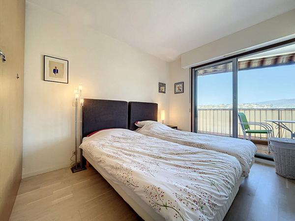 COUP DE COEUR ! Beau 2 pièces de 44m² avec parking. Plage et commerces à pied !