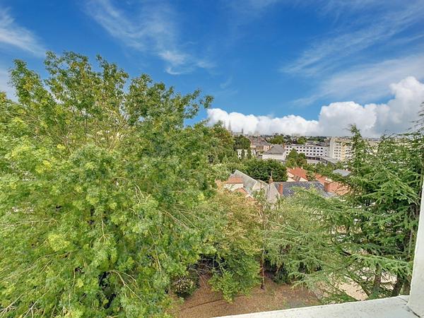 Une vue exceptionnel, le calme ,les proximités...