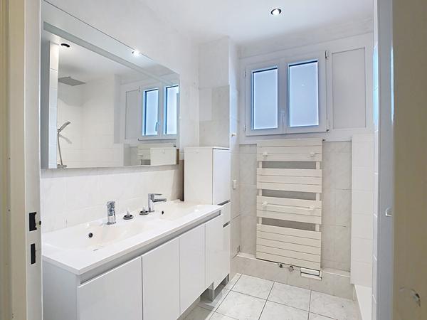 Une vue exceptionnel, le calme ,les proximités...