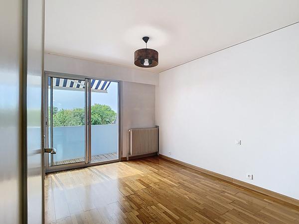 Une vue exceptionnel, le calme ,les proximités...