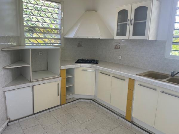 Appartement à louer dernier étage à Morne-À-L'Eau avec KEY IMMO
