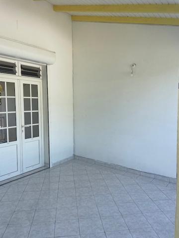 Appartement à louer dernier étage à Morne-À-L'Eau avec KEY IMMO