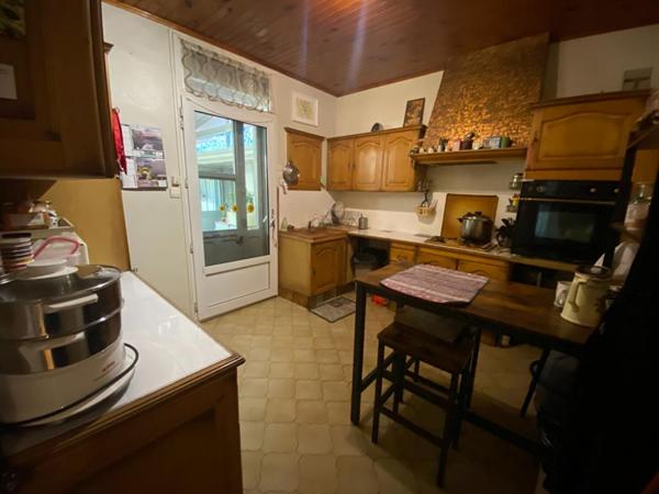 À VENDRE ? Maison de plain-pied à Miramas avec dépendance, véranda, garage et jardin